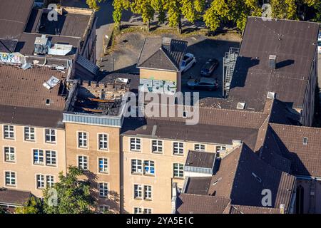 Luftbild, Dachstuhlbrand am ehemaligen Kath. St. Vincenz-Krankenhaus, es sind Wohneinheiten geplant für das neue St. Vincenz-Quartier, Papendelle, Dellviertel, Duisburg, Ruhrgebiet, Nordrhein-Westfalen, Deutschland ACHTUNGxMINDESTHONORARx60xEURO *** Luftaufnahme, Dachfachwerkbrand am ehemaligen katholischen St. Vincenz Krankenhaus, Wohneinheiten sind für das neue St. Vincenz Quartier, Papendelle, Dellviertel, Duisburg, Ruhrgebiet, Nordrhein-Westfalen, Deutschland ATTENTIONxMINDESTHONORARx60xEURO Stockfoto