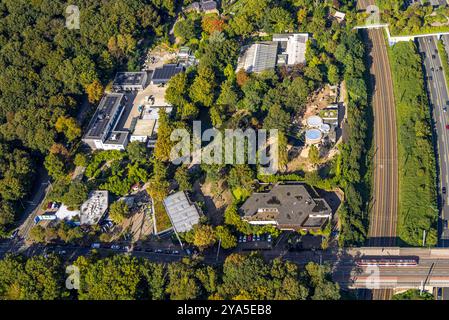 Luftbild, Zoo Duisburg im Waldgebiet Kaiserberg, Fußgängerbrücke und Grünbrücke über die Autobahn A3, Duissern, Duisburg, Ruhrgebiet, Nordrhein-Westfalen, Deutschland ACHTUNGxMINDESTHONORARx60xEURO *** Vogelansicht, Zoo Duisburg im Waldgebiet Kaiserberg, Fußgängerbrücke und Grünbrücke über die Autobahn A3, Duissern, Duisburg, Ruhrgebiet, Nordrhein-Westfalen, Deutschland ACHTUNGxMINDESTHONORARx60xEURO Stockfoto