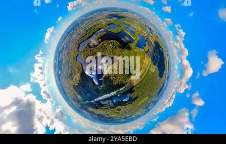 Luftbild, Sechs-Seen-Platte Wedau, Wald und Naherholungsgebiet, Erdkugel, Fisheye Aufnahme, Fischaugen Aufnahme, 360 Grad Aufnahme, Tiny World, Little Planet, Fisheye Bild, Wedau, Duisburg, Ruhrgebiet, Nordrhein-Westfalen, Deutschland ACHTUNGxMINDESTHONORARx60xEURO *** Luftaufnahme, sechs Seen Platte Wedau, Wald- und Erholungsgebiet, Globus, Fischaugenbild, 360 Grad Bild, winzige Welt, kleiner Planet, Fischaugenbild, Wedau, Duisburg, Ruhrgebiet, Nordrhein-Westfalen, Deutschland ACHTUNGxMINDESTHONORARx60xEURO Stockfoto