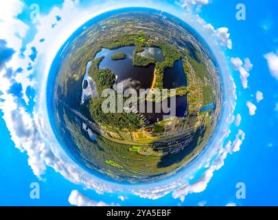 Luftbild, Sechs-Seen-Platte Wedau, Wald und Naherholungsgebiet, Erdkugel, Fisheye Aufnahme, Fischaugen Aufnahme, 360 Grad Aufnahme, Tiny World, Little Planet, Fisheye Bild, Wedau, Duisburg, Ruhrgebiet, Nordrhein-Westfalen, Deutschland ACHTUNGxMINDESTHONORARx60xEURO *** Luftaufnahme, sechs Seen Platte Wedau, Wald- und Erholungsgebiet, Globus, Fischaugenbild, 360 Grad Bild, winzige Welt, kleiner Planet, Fischaugenbild, Wedau, Duisburg, Ruhrgebiet, Nordrhein-Westfalen, Deutschland ACHTUNGxMINDESTHONORARx60xEURO Stockfoto