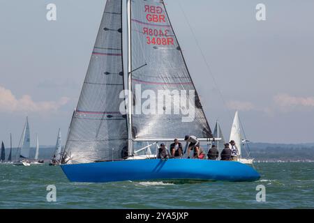 Cowes Week 2024 - Yachtrennen, Segeln in der Regatta Stockfoto