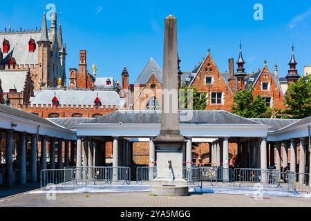 Brügge, Belgien - 11. Juli 2010 : Vismarkt Brügge. Alter Fischmarkt in der Nähe des Stadtzentrums von Brügge, heute hauptsächlich für Kunsthandwerk und Kunsthandwerk genutzt. Stockfoto