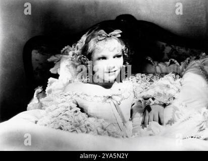 MARIA SIEBER (später MARIA RIVA) Tochter von Marlene Dietrich als Kind Sophia (später Katharina die große) in DER SCHARLACHROTEN KAISERIN 1934 Regisseur JOSEF von STERNBERG Kostümgestaltung Travis Banton Paramount Pictures Stockfoto