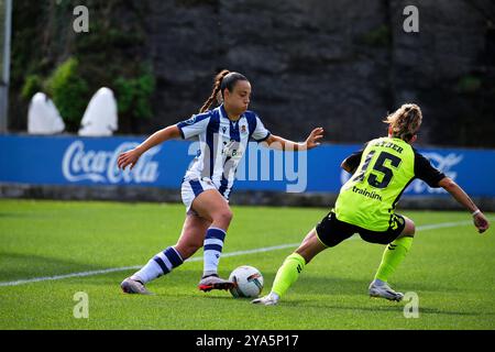 Zubieta, Spanien. Oktober 2024. Emma Rodriguez dribbelt den Ball. Quelle: Rubén Gil/Alamy Live News. Stockfoto