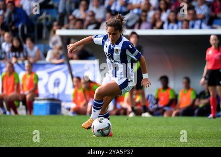 Zubieta, Spanien. Oktober 2024. Lorena Navarro dribbelt den Ball. Quelle: Rubén Gil/Alamy Live News. Stockfoto