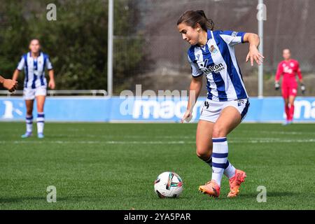 Zubieta, Spanien. Oktober 2024. Elene Viles dribbelt den Ball. Quelle: Rubén Gil/Alamy Live News. Stockfoto