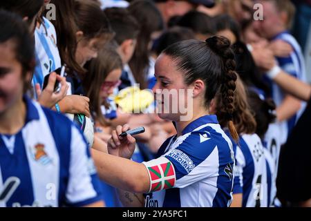 Zubieta, Spanien. Oktober 2024. Nerea Eizaguirre signiert Autogramme. Quelle: Rubén Gil/Alamy Live News. Stockfoto