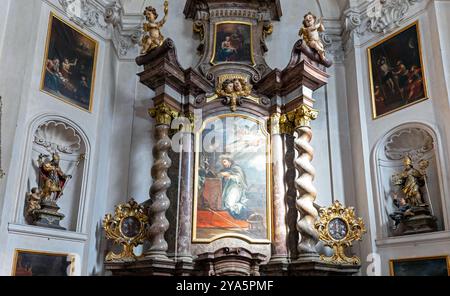 Kunstwerke in der Basilika St. Georg Prag Tschechisch Stockfoto