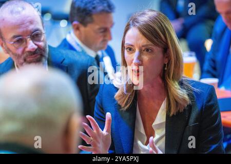 Augsburg, Bayern, Deutschland - 11. Oktober 2024: Roberta Metsola, Präsidentin des Europäischen Parlaments, auf der CSU-Parteikonferenz in Augsburg *** Roberta Metsola, Präsidentin des Europäischen Parlaments, auf dem CSU-Parteitag in Augsburg Stockfoto