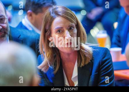 Augsburg, Bayern, Deutschland - 11. Oktober 2024: Roberta Metsola, Präsidentin des Europäischen Parlaments, auf der CSU-Parteikonferenz in Augsburg *** Roberta Metsola, Präsidentin des Europäischen Parlaments, auf dem CSU-Parteitag in Augsburg Stockfoto