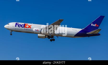 N195FE FedEx Express Boeing 767-300F landet bei Los Angeles International (LAX/KLAX) Stockfoto