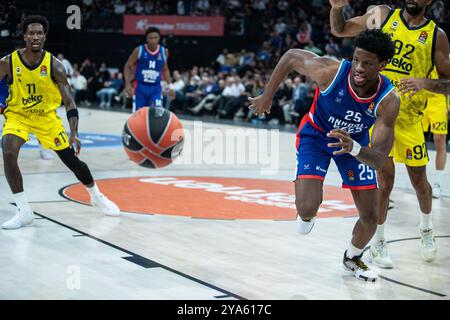 Istanbul, Türkei. Oktober 2024. Dan Oturu von Anadolu Efes wurde während des Basketballspiels der Turkish Airlines Euroleague in Woche 2 zwischen Anadolu Efes und Fenerbahce Beko im Basketball Development Center gesehen. Endergebnis: Anadolu Efes 78:83 Fenerbahce. (Foto: Onur Dogman/SOPA Images/SIPA USA) Credit: SIPA USA/Alamy Live News Stockfoto