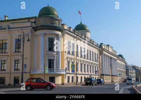 SANKT PETERSBURG, RUSSLAND - 25. SEPTEMBER 2024: Das Gebäude des Bezirksgerichts Leningrad (ehemalige Kaiserliche Rechtsschule) an einem sonnigen Septembertag Stockfoto