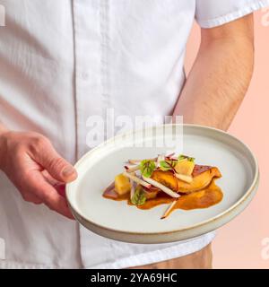 Gänseleber in Francj, auch bekannt als Paté de straßburg, wird Gänseleber aus Enten- oder Gänselebern hergestellt. Serviert auf einem Teller vom ch Stockfoto