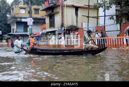 22. August 2024, Feni, Chittagong, Bangladesch: Feni Sadar Upazila wird von starken Regenfällen und flussaufwärts überschwemmt. Menschen werden mit dem Boot gerettet Stockfoto