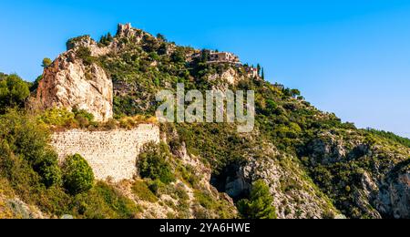 Mittelalterliches Dorf, in den Alpes Maritimes, in der Provence, Frankreich Stockfoto