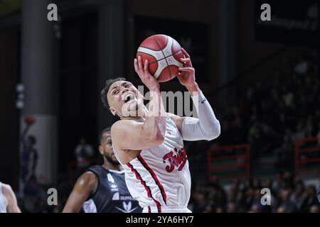 #4 Ross Colbey (Pallacanestro Trieste) während des Bertram Derthona Tortona vs Pallacanestro Trieste, italienische Basketball Serie A Spiel in Casale Monferrato (AL), Italien, 12. Oktober 2024 Stockfoto