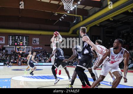 #4 Ross Colbey (Pallacanestro Trieste) während des Bertram Derthona Tortona vs Pallacanestro Trieste, italienische Basketball Serie A Spiel in Casale Monferrato (AL), Italien, 12. Oktober 2024 Stockfoto