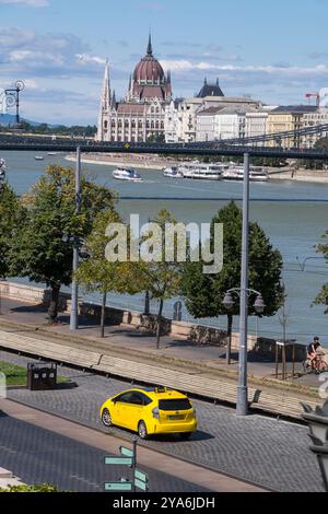 Machen Sie einen Spaziergang entlang der Donau und des Budapester Parlaments, Ungarn Stockfoto