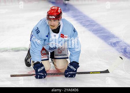 Will Weber Schwenninger Wild Wings, SWW waermt sich auf waehrend des Spiels der Penny-DEL zwischen Kölner Haien und Schwenninger Wild Wings in der Lanxess-Arena am 11. Oktober 2024 in Köln, Deutschland. Foto von Wolfgang Denkinger/DeFodi Images will Weber Schwenninger Wild Wings, SWW warm Up, warm Up während des Penny-DEL-Spiels zwischen Kölner Haien und Schwenninger Wild Wings in der Lanxess-Arena am 11. Oktober 2024 in Düsseldorf. Foto von Wolfgang Denkinger/DeFodi Bilder Defodi-747 747 20241011 KECSWW 000000091 *** will Weber Schwenninger Wild Wings, SWW wärmt sich auf, wärmt sich während t auf Stockfoto