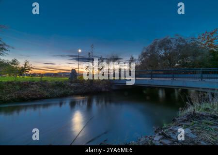 Sonniger Herbstabend in der Nähe der Moldau in Ceske Budejovice Stockfoto