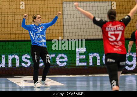 Bad Langensalza, Deutschland. Oktober 2024. Dinah eckerle (Tor, Thüringer HC, #12) Jubel nach Torwurf. GER, Thüringer HC gegen Sport-Union Neckarsulm, 1. Handballbundesliga Frauen, 4. Spieltag, Spielzeit 2024/2025, 12.10.2024 Foto: Eibner-Pressefoto/Martin Herbst Credit: dpa/Alamy Live News Stockfoto