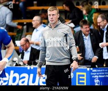 Goeppingen, Deutschland. Oktober 2024. Gudjon Valur Sigurdsson (VfL Gummersbach, Trainer) frisch auf Goeppingen vs. VFL Gummersbach, Handball, 1. Bundesliga, 6. Spieltag, 2024/2025, 12.10.24, Eibner-Pressefoto/Andreas Ulmer Credit: dpa/Alamy Live News Stockfoto