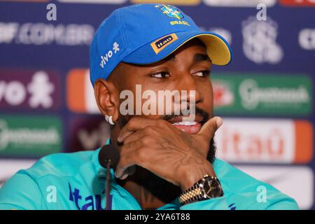 brasilia, Brasilien. Oktober 2024. Gerson aus Brasilien spricht während einer Pressekonferenz im B Hotel am 12. Oktober 2024. Das Team bereitet sich auf Peru in der 10. Runde der südamerikanischen Qualifikation zur FIFA Fussball-Weltmeisterschaft 2026 vor. Quelle: DiaEsportivo/Alamy Live News Stockfoto