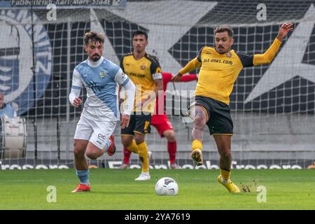 Chemnitz, Deutschland 12. Oktober 2024: Sachsenpokal - 2024/2025 - Chemnitzer FC vs. SG Dynamo Dresden im Bild: v. li. im Zweikampf Nils Lihsek (Chemnitz) und Oliver Batista Meier (Dresden) Stockfoto