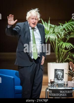 Boris Johnson in der Bridgewater Hall in Manchester spricht über seine neuen Memoiren Unleashed. Bilddatum: Samstag, 12. Oktober 2024. Stockfoto