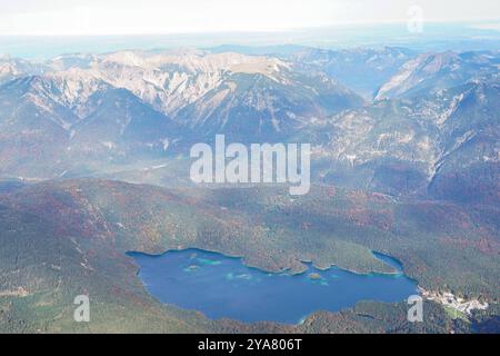 Blick auf den Eibsee von der Zugspitze - Zugspitze 11.10.2024: Zugspitzgipfel *** Blick auf den Eibsee von der Zugspitze 11 10 2024 Zugspitze Stockfoto