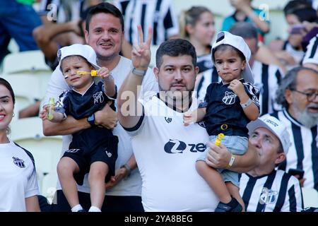 Fortaleza, Ceara, Brasilien. Oktober 2024. Fortaleza (CE), 10/12/2024 Ã¢â‚¬' MATCH/CEARA VC PONTE PRETA- Bewegung der Fans während des Spiels zwischen Ceara und Ponte Preta, gültig für die 31. Runde der brasilianischen Meisterschaft Serie B 2024, die am Nachmittag dieses Samstags, dem 12. Oktober 2024, in der Vozao Arena ausgetragen wurde. (Kreditbild: © LC Moreira/TheNEWS2 via ZUMA Press Wire) NUR REDAKTIONELLE VERWENDUNG! Nicht für kommerzielle ZWECKE! Stockfoto