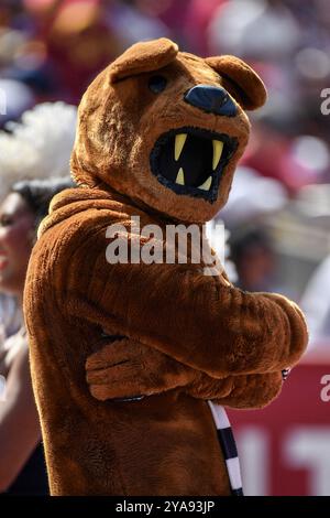 Los Angeles, CA. 12. Oktober 2024. Das Maskottchen der Penn State Nittany Lions wurde im ersten Quartal während des NCAA Football-Spiels zwischen den Penn State Nittany Lions und den USC Trojans im Coliseum in Los Angeles, Kalifornien, gespielt. Pflichtfoto: Louis Lopez/Cal Sport Media/Alamy Live News Stockfoto