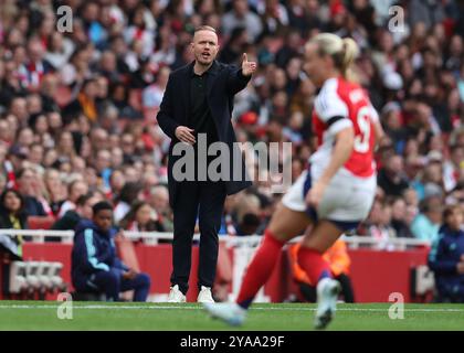 London, Großbritannien. Oktober 2024. Jonas Eidevall, Manager von Arsenal Gestures während des FA Women's Super League Spiels im Emirates Stadium, London. Der Bildnachweis sollte lauten: Paul Terry/Sportimage Credit: Sportimage Ltd/Alamy Live News Stockfoto