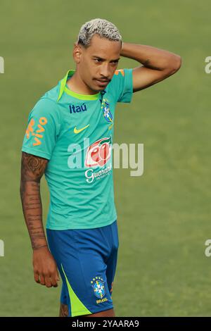 Brasilia, Brasilien. Oktober 2024. Matheus Pereira aus Brasilien, blickt während des Trainings im Bezerrao Stadiun in Gama, Brasilien, am 12. Oktober 2024 zu. Das Team bereitet sich auf Peru in der 10. Runde der südamerikanischen Qualifikation zur FIFA Fussball-Weltmeisterschaft 2026 vor. Quelle: DiaEsportivo/Alamy Live News Stockfoto