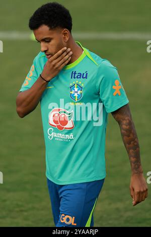 Brasilia, Brasilien. Oktober 2024. Rodrygo aus Brasilien, beobachtet während des Trainings im Bezerrao Stadiun in Gama, Brasilien, am 12. Oktober 2024. Das Team bereitet sich auf Peru in der 10. Runde der südamerikanischen Qualifikation zur FIFA Fussball-Weltmeisterschaft 2026 vor. Quelle: DiaEsportivo/Alamy Live News Stockfoto