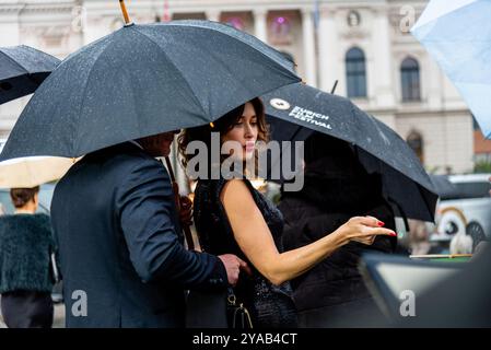 Zürich, Schweiz. Oktober 2024. Olga Kurylenko und Olivier Bisback nehmen an der Award Night des 20. Zürcher Filmfestivals Teil. Quelle: Fabienne Koch/Alamy Live News Stockfoto