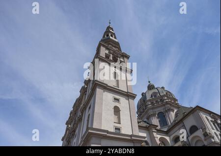 Türme der Pfarrkirche St. John, Abtei Hauk, erbaut 1691, Bahnhofstr. 4, Würzburg, Niederfranken, Bayern, Deutschland, Europa Stockfoto