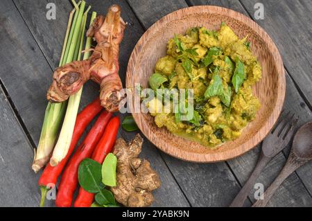 Ayam rica rica, spezielle Gerichte aus Manado Indonesien Huhn mit pikanter Würzen Stockfoto