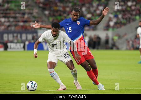 Panamas MICHAEL MURILLO (23) kämpft gegen HAJI WRIGHT (19) von der United States Men's National Team spät in der zweiten Hälfte eines Freundschaftsspiels zwischen der USMNT und Panama im Hispanic Heritage Match am 12. Oktober 2024 im Q2 Stadium von Austin. Dies ist das erste Spiel der US-Mannschaft unter der Leitung des neuen Cheftrainers Mauricio Pochettino, der aus der englischen Premier League kam. Die USA schlugen Panama mit 2-0 Toren in der zweiten Halbzeit. Quelle: Bob Daemmrich/Alamy Live News Stockfoto