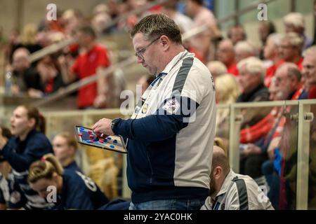 Bad Langensalza, Deutschland. Oktober 2024. Herbert Müller (Trainer, Thueringer HC) GER, Thueringer HC gegen Sport-Union Neckarsulm, 1. Handballbundesliga Frauen, 4. Spieltag, Spielzeit 2024/2025, Samstag, 12.10.2024, 18,00 Uhr Foto: Eibner-Pressefoto/Martin Herbst Credit: dpa/Alamy Live News Stockfoto