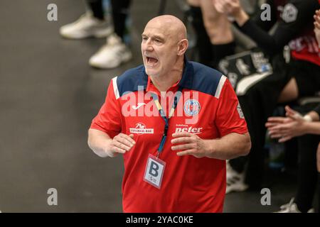 Bad Langensalza, Deutschland. Oktober 2024. Herbert Müller (Trainer, Thueringer HC) GER, Thueringer HC gegen Sport-Union Neckarsulm, 1. Handballbundesliga Frauen, 4. Spieltag, Spielzeit 2024/2025, Samstag, 12.10.2024, 18,00 Uhr Foto: Eibner-Pressefoto/Martin Herbst Credit: dpa/Alamy Live News Stockfoto