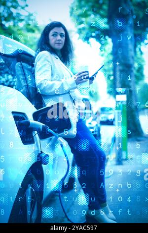Virus-Hintergrund vor Geschäftsfrau lädt Elektroauto an Ladestation Stockfoto