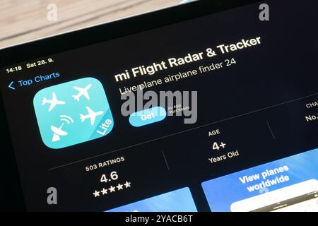 OSTRAVA, TSCHECHIEN - 28. SEPTEMBER 2024: App Store mit Mi Flight Radar und Tracker Mobile App Stockfoto