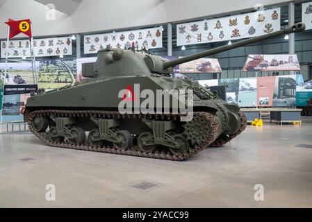 Der britische Sherman Firefly ist im Bovington Tank Museum ausgestellt. Oktober 2024. Stockfoto