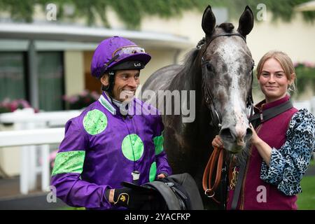 Ascot, Großbritannien. September 2024. THEORYOFEVERYTHING, geritten von Jockey Sean Levey, gewinnt die National Racehorse Week Handicap Stakes (Klasse 2) beim Big Food and Festival Weekend, unterstützt von Chapel Down auf der Ascot Racecourse in Berkshire. Besitzer Gallop Racing, Trainer David O'Meara. Kredit: Maureen McLean/Alamy Stockfoto