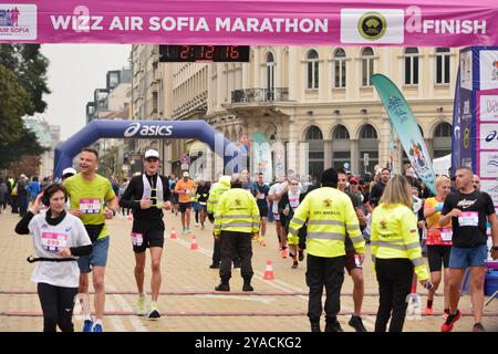 Sofia, Bulgarien. 13. Oktober 2024. Teilnehmer des traditionellen jährlichen Marathons, gesponsert von Wizz Air in der bulgarischen Hauptstadt Sofia. Quelle: Ognyan Yosifov/Alamy Live News Stockfoto