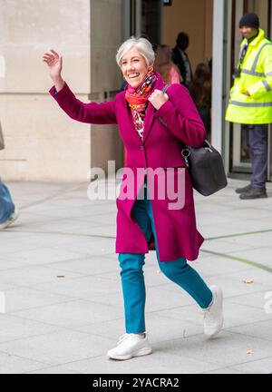 London, England, Großbritannien. Oktober 2024. DAISY COOPER, stellvertretende Vorsitzende der Liberal Democrat Party, ist vor der BBC zu sehen, als sie am Sonntag mit Laura Kuenssberg auftritt. (Kreditbild: © Tayfun Salci/ZUMA Press Wire) NUR REDAKTIONELLE VERWENDUNG! Nicht für kommerzielle ZWECKE! Quelle: ZUMA Press, Inc./Alamy Live News Stockfoto