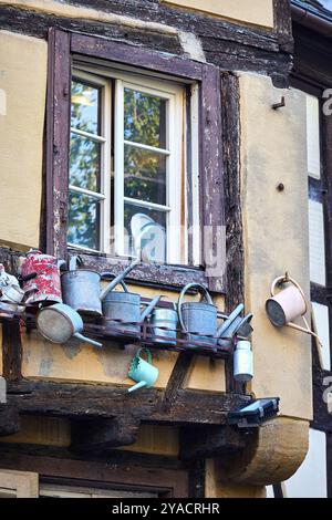 Straßenszenen und Details aus Colmar, Elsass, Frankreich und Europa zeigen die historische und farbenfrohe Natur der Stadt. Stockfoto