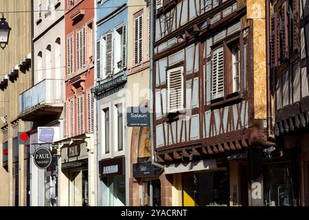 Straßenszenen und Details aus Colmar, Elsass, Frankreich und Europa zeigen die historische und farbenfrohe Natur der Stadt. Stockfoto